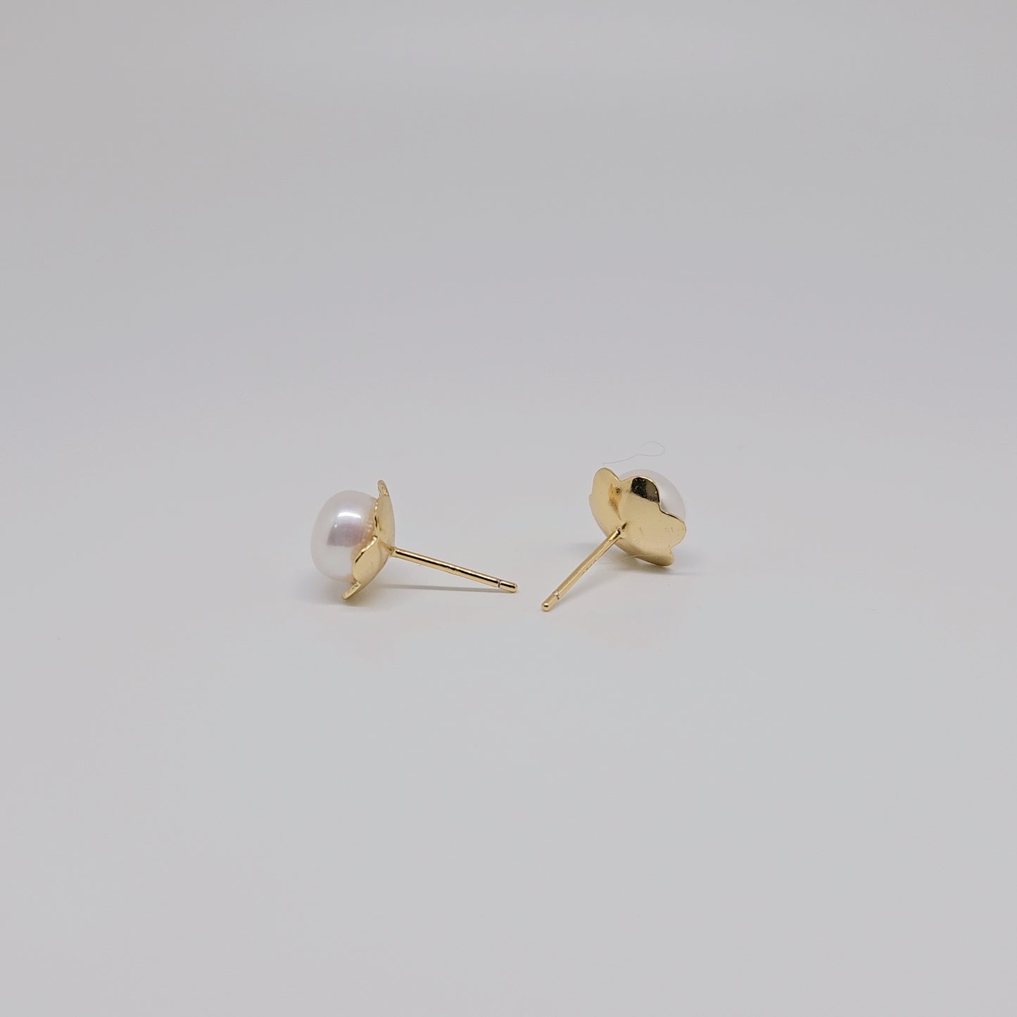 Pearl Petal Earring