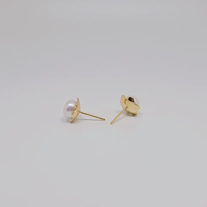 Pearl Petal Earring